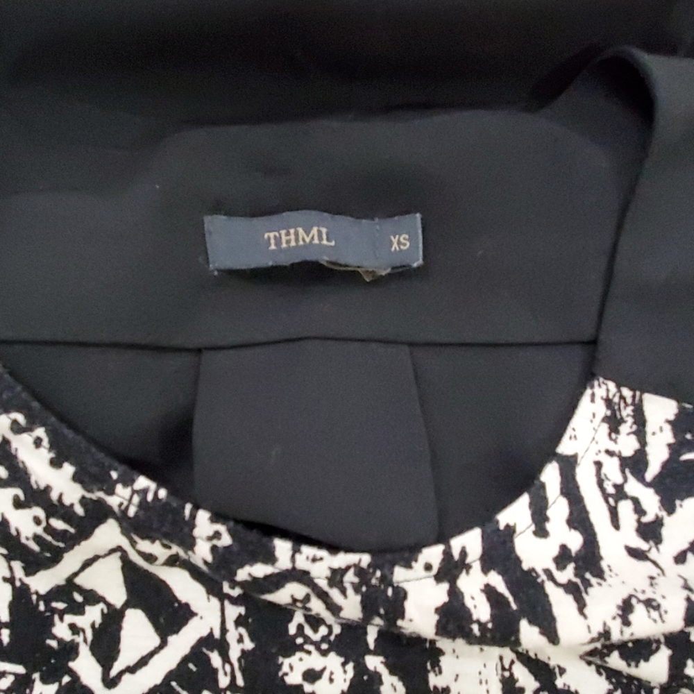 THML Dress - Picture 3 of 5